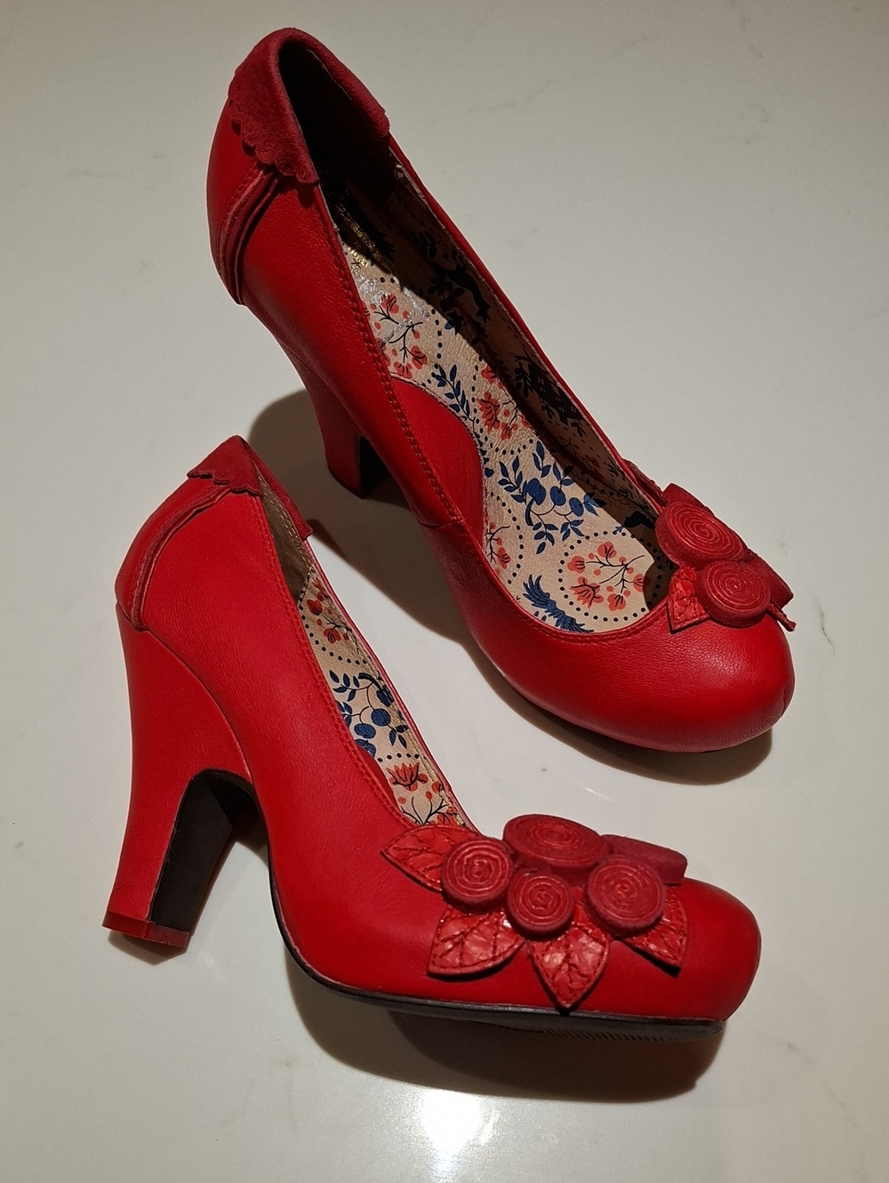 NWOT Miss L Fire Red Leather Retro Rockabilly Floral Applique Heels (Size EU 38)